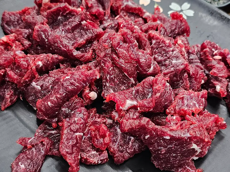 붉은 빛깔이 아름다운 생고기