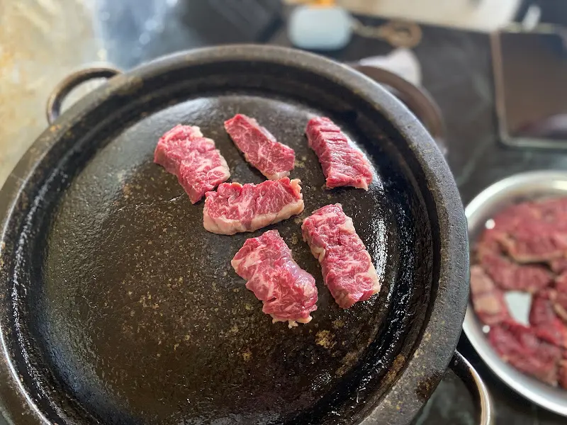 불판 위에서 지글지글 익어가는 안창살