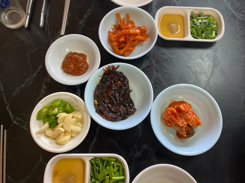 정갈하게 차려진 밑반찬