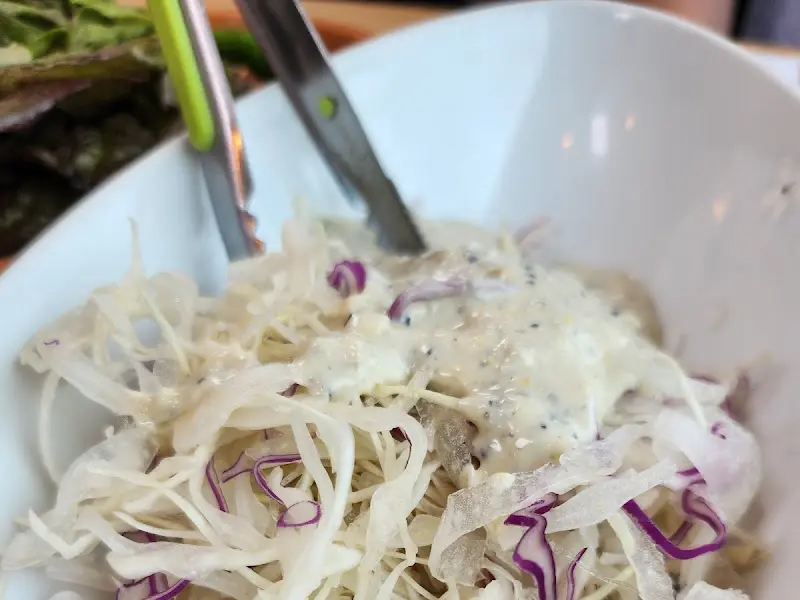 상큼한 드레싱의 샐러드