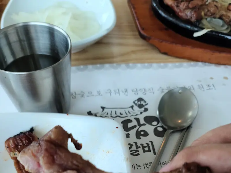 깔끔한 테이블 세팅