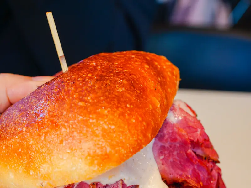 파스트라미 샌드위치 단면