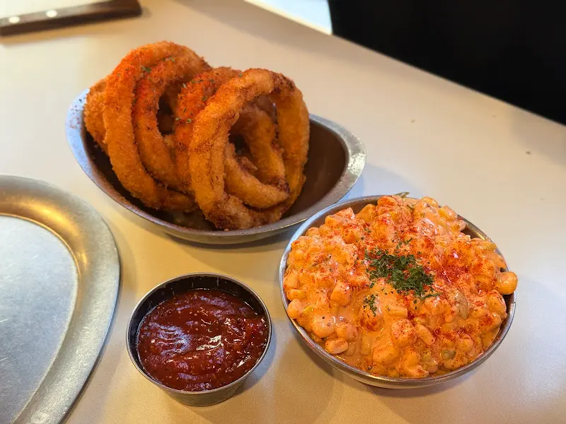 어니언링과 맥앤치즈