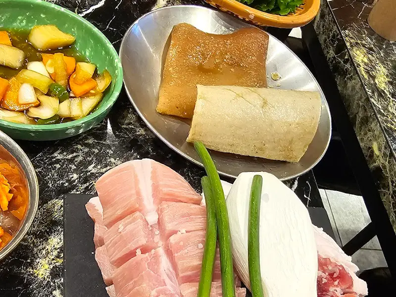 정갈하게 담겨 나온 음식들