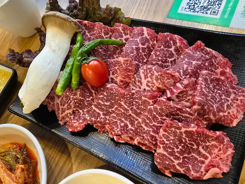 최상급 마블링을 자랑하는 와규 모듬 한 판