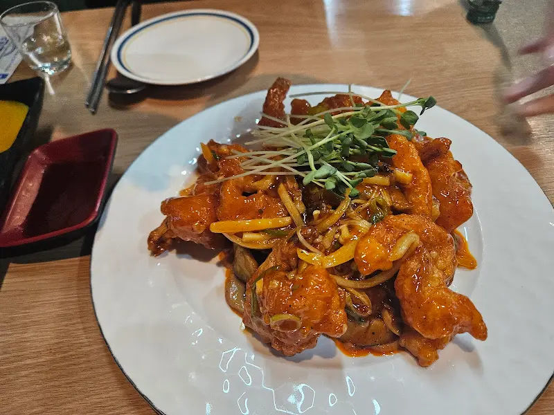 깐풍 새우 한 접시