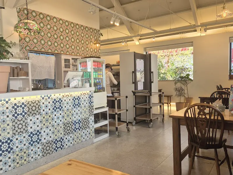 깔끔하고 모던한 분위기의 밥집 콩 내부