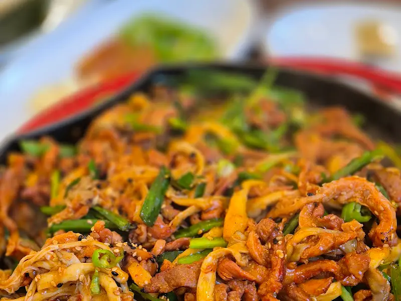 윤기가 흐르는 오리 불고기