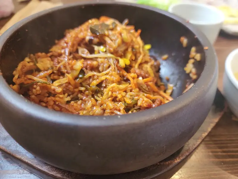 돌솥비빔밥의 비빈 모습