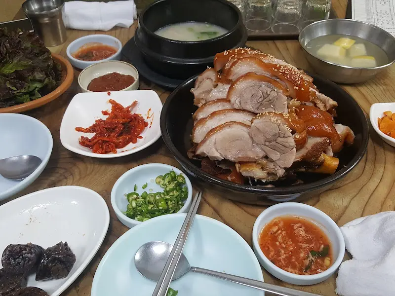 족발 한 상 차림