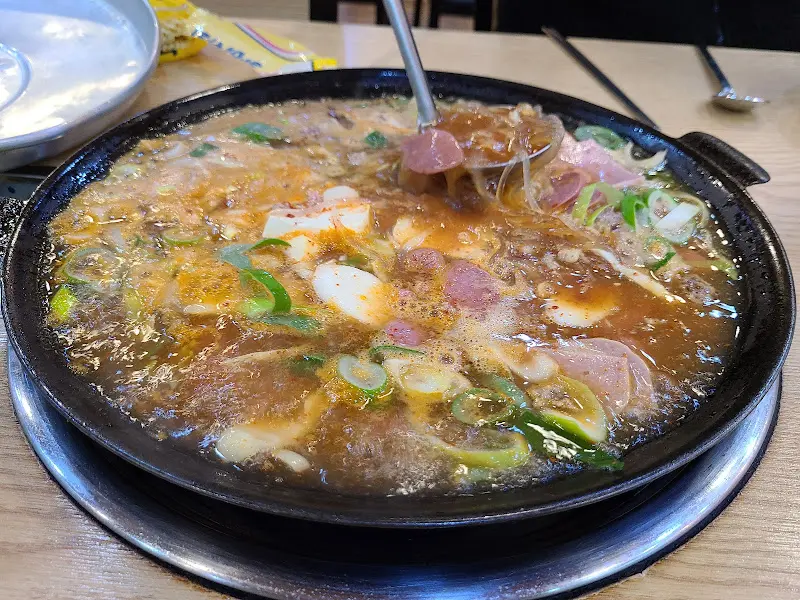 두꺼비부대찌개, 끓일수록 깊어지는 맛