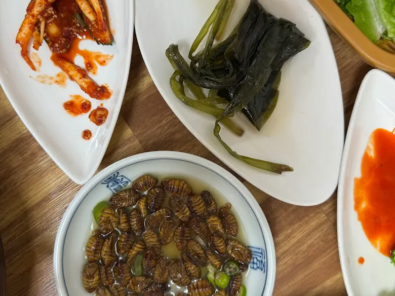 독특한 밑반찬, 번데기