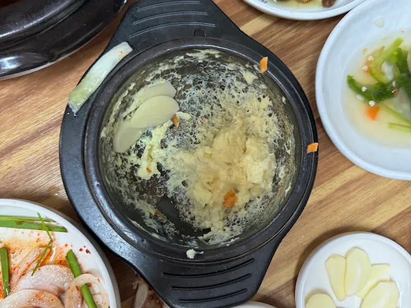 텅 빈 계란찜 뚝배기