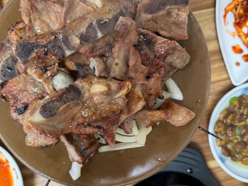 윤기가 흐르는 돼지갈비 클로즈업