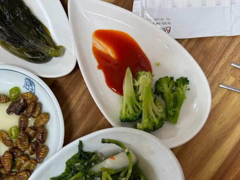 깔끔한 식당 내부