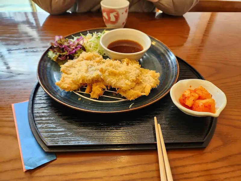 정갈한 히레카츠 한 상 차림