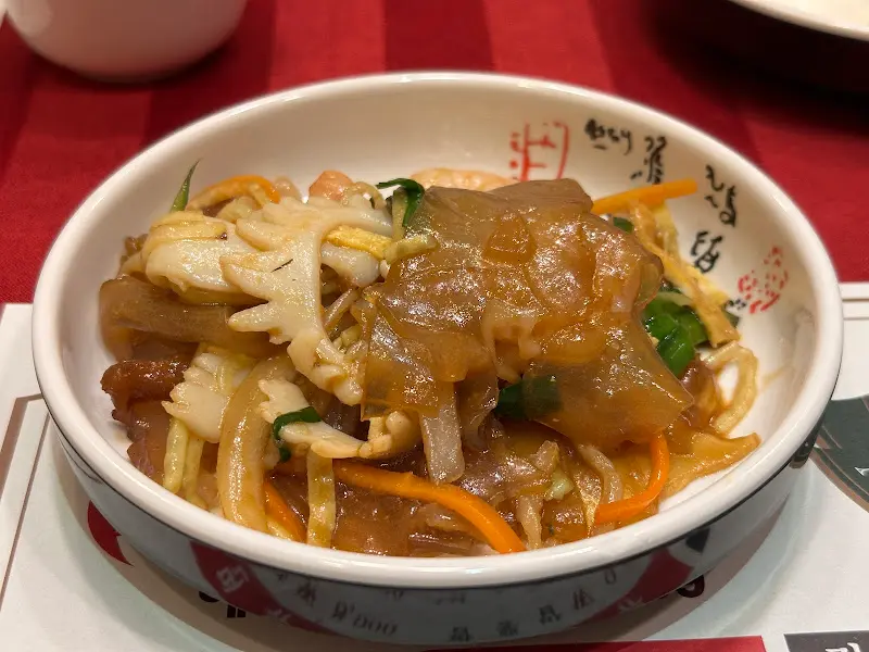 윤기가 자르르 흐르는 삼선간짜장