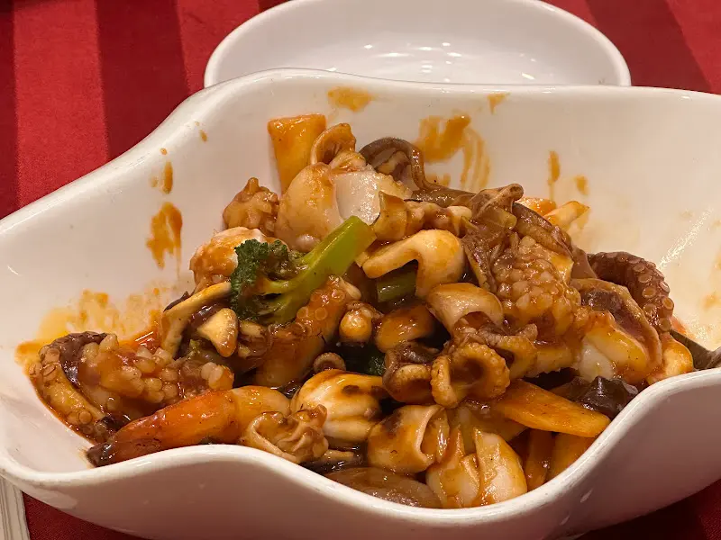 푸짐한 해산물이 인상적인 팔보채