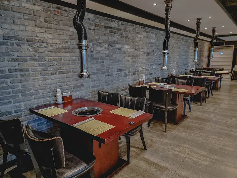 육산 내부 테이블