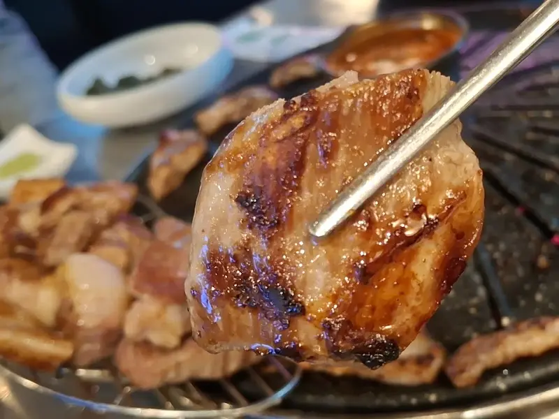 노릇하게 구워진 목살