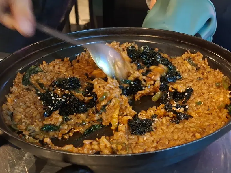 볶음밥 비비는 모습