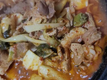 군침이 싹 도는 양구 밥집, 얼버볶음의 향연 속으로! 떠오르는 지역 맛집 탐험기