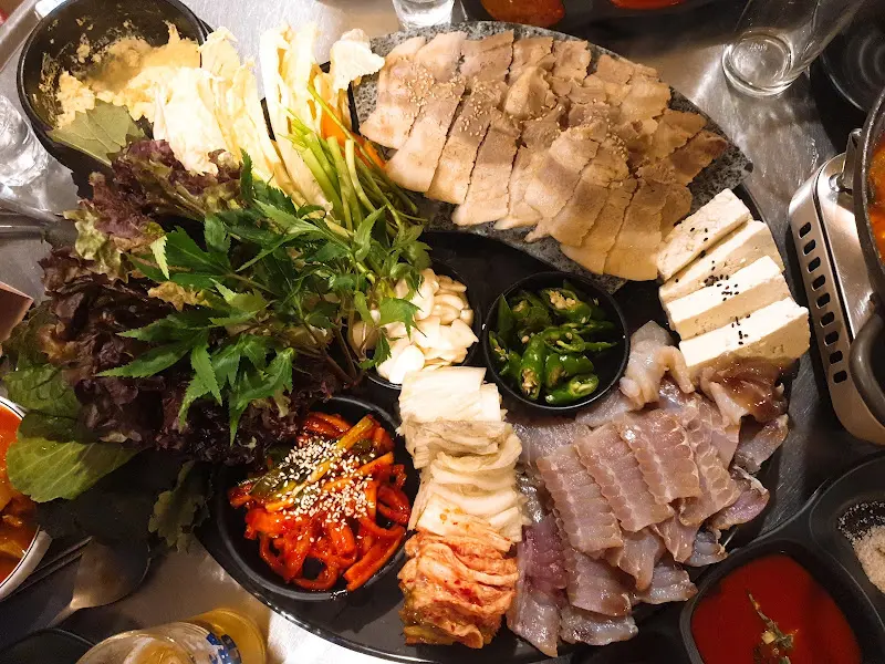 홍어삼합 디테일 샷