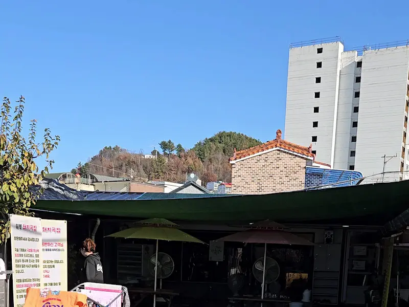 설봉식당 외부 전경