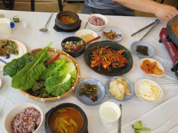 광주에서 맛보는 33년 전통의 손맛, ‘당나루 한상’ 우렁쌈밥 여기가 진짜 맛집이네!