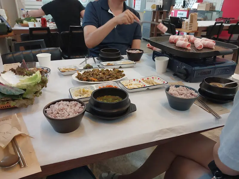 우렁쌈밥 정식 한 상 차림