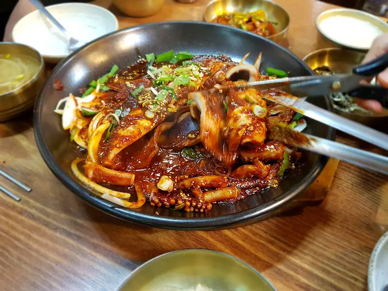 먹음직스러운 오징어볶음