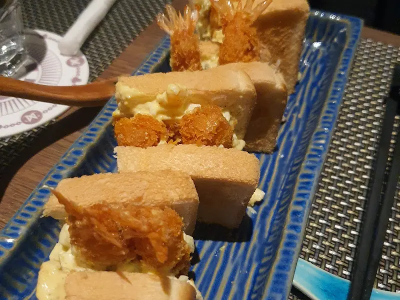 새우튀김이 올라간 카스테라