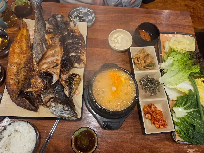 푸짐한 고등어구이 한 상