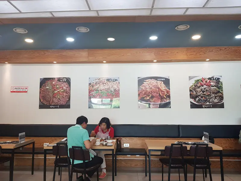 편안한 식사 공간