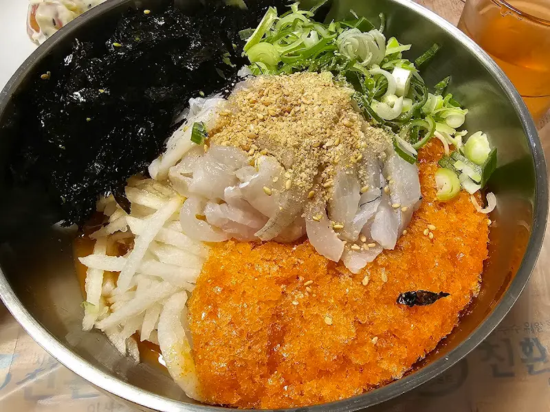 푸짐한 물회 한 상