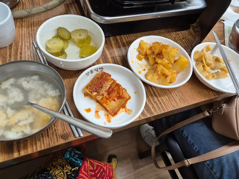 장흥식당의 정갈한 반찬