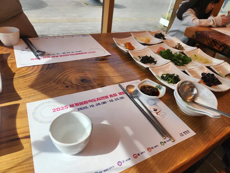 정갈한 테이블 세팅