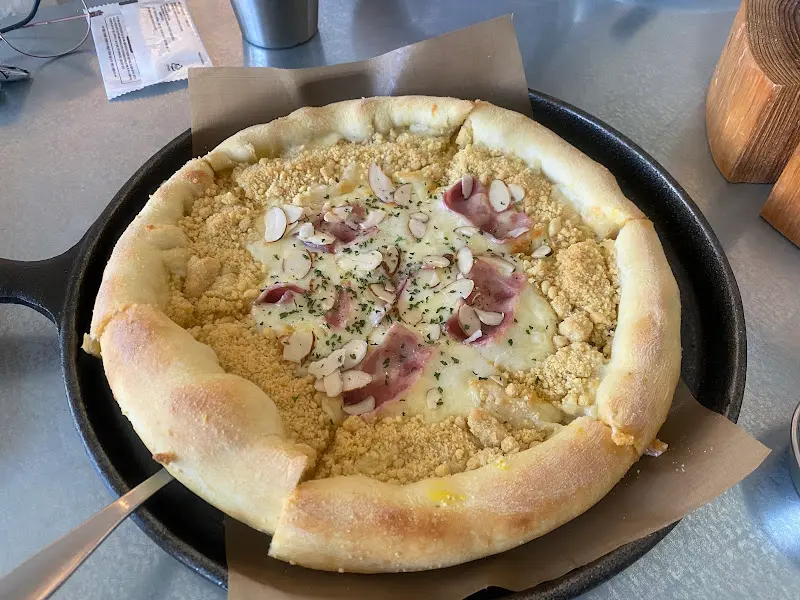 소보로가 듬뿍 올라간 피자