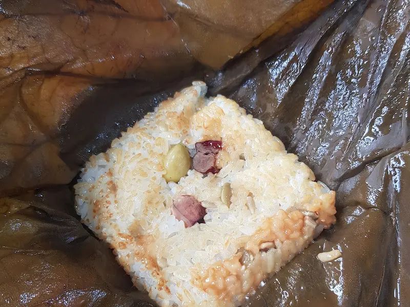 연잎에 곱게 싸여진 연잎밥의 자태