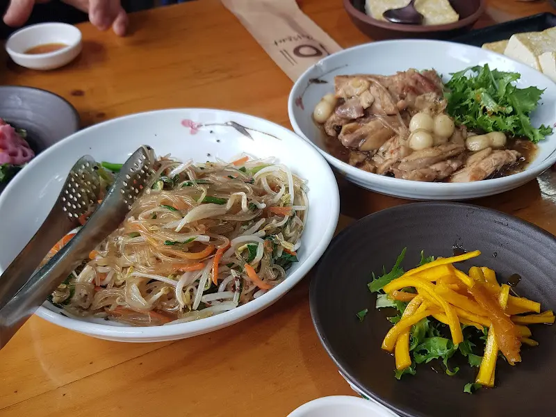 푸짐하게 차려진 한정식 상차림