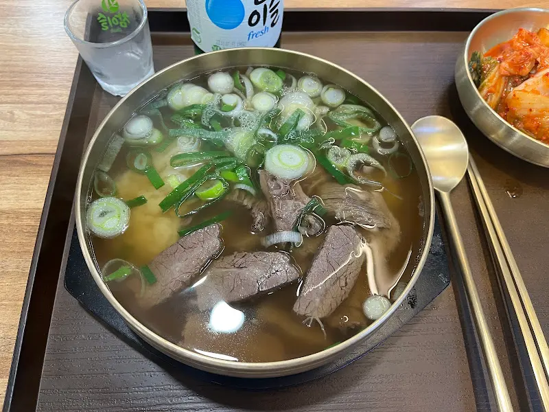 곰탕과 함께 제공되는 김치