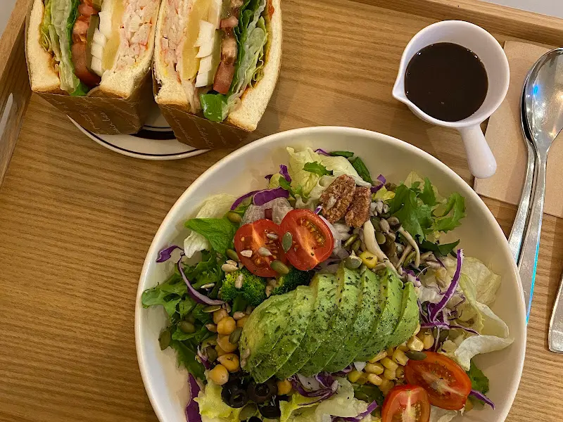 샐러드와 샌드위치