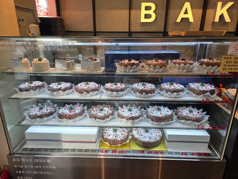 으리베이커리 케이크 진열대