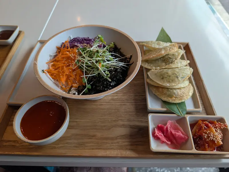 비빔밥과 유부초밥