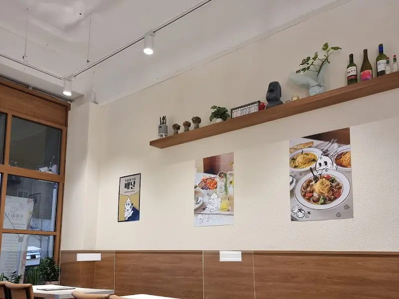 깔끔한 매장 내부