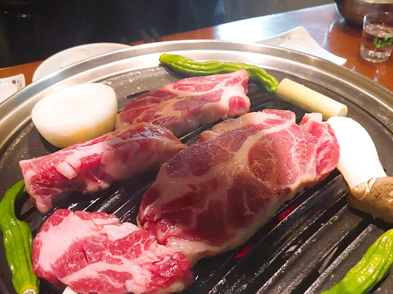 숯불 위에서 익어가는 이베리코