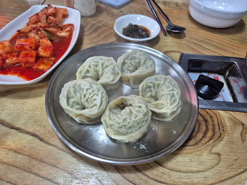 사랑방 칼국수의 왕만두