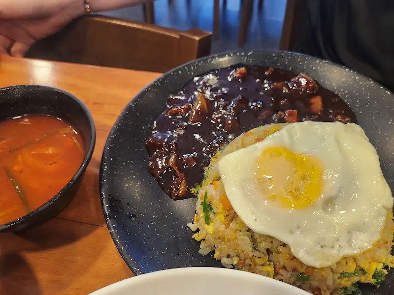 윤기 좔좔 흐르는 간짜장