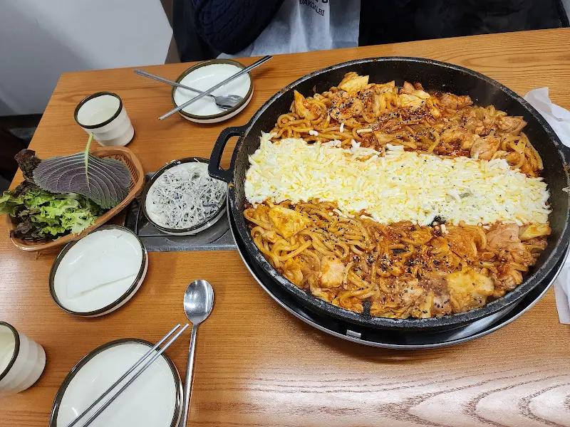 닭갈비 한 상 차림