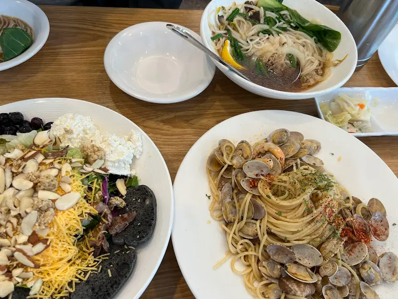 선식당 테이블 세팅